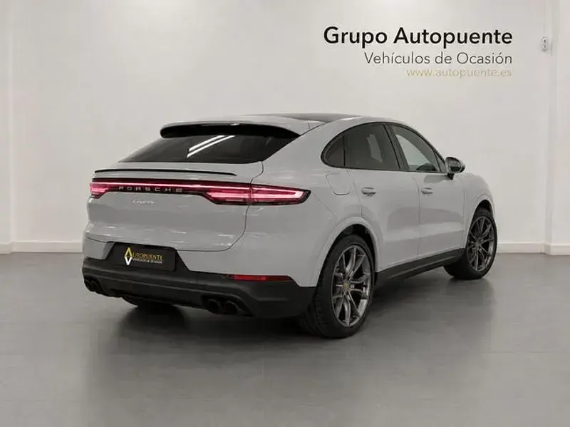 Usado Porsche Cayenne 440 CV (323 kW) 2019 Gris / plata SUV