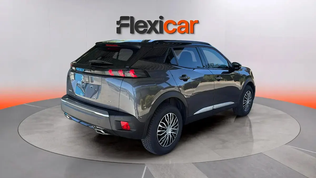 Usado Peugeot 2008 GT 131 CV (96 kW) 2023 Gris SUV