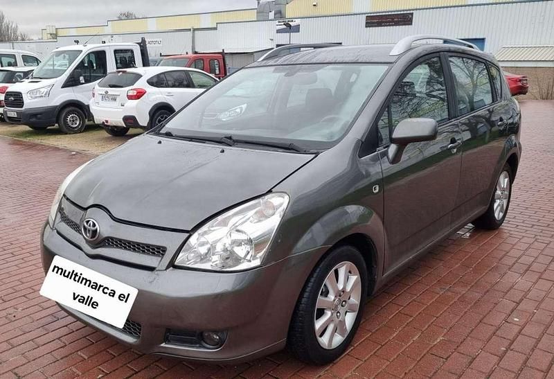 Usado Toyota Corolla Verso Sol 129 CV (94 kW) 2006 Gris Monovolumen