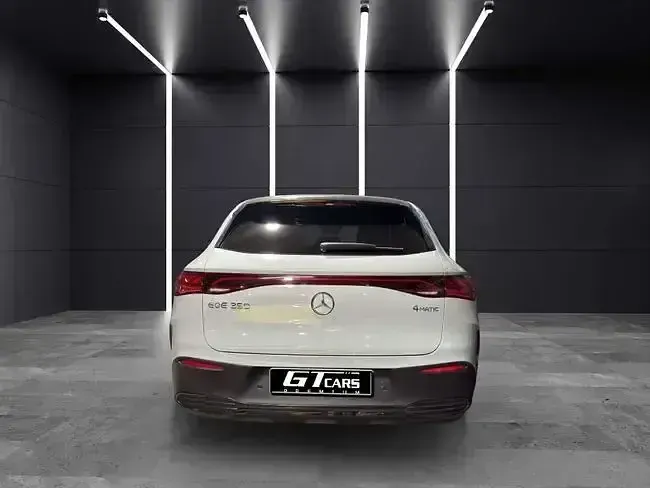 Usado Mercedes EQA350 214 kW (292 CV) 2023 Gris SUV