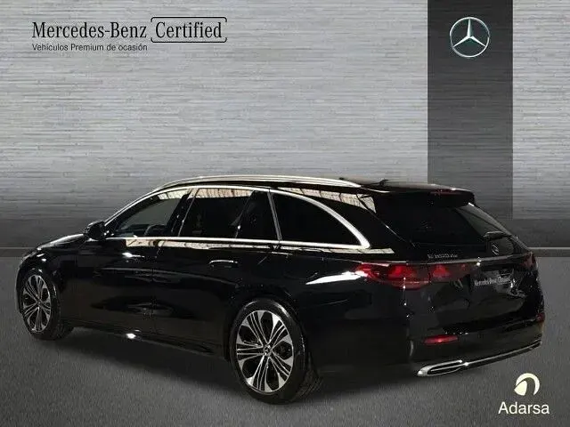 Usado Mercedes E300 313 CV (230 kW) 2025 Negro Familiar