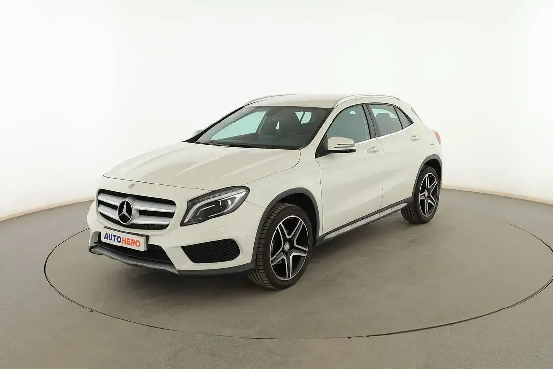 Usado Mercedes GLA180 AMG line 122 CV (89 kW) 2016 SUV