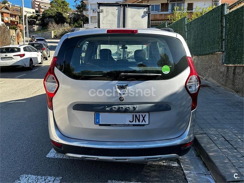 Usado Dacia Lodgy Stepway 107 CV (78 kW) 2016 Gris / plata Monovolumen