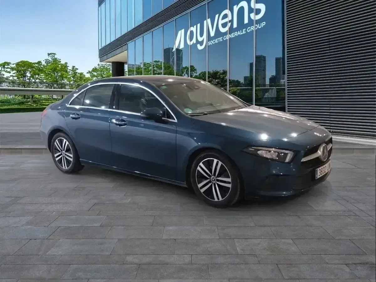 Usado Mercedes A180 116 CV (85 kW) 2022 Azul Berlina