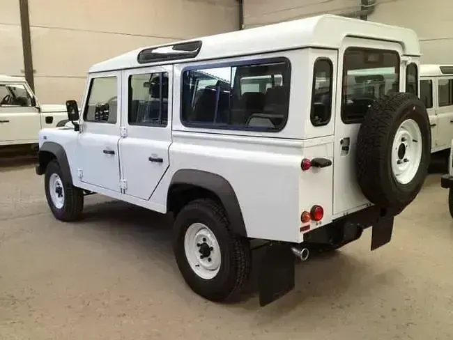 Używany Land Rover Defender 122 KM (89 kW) 2012 Biały SUV