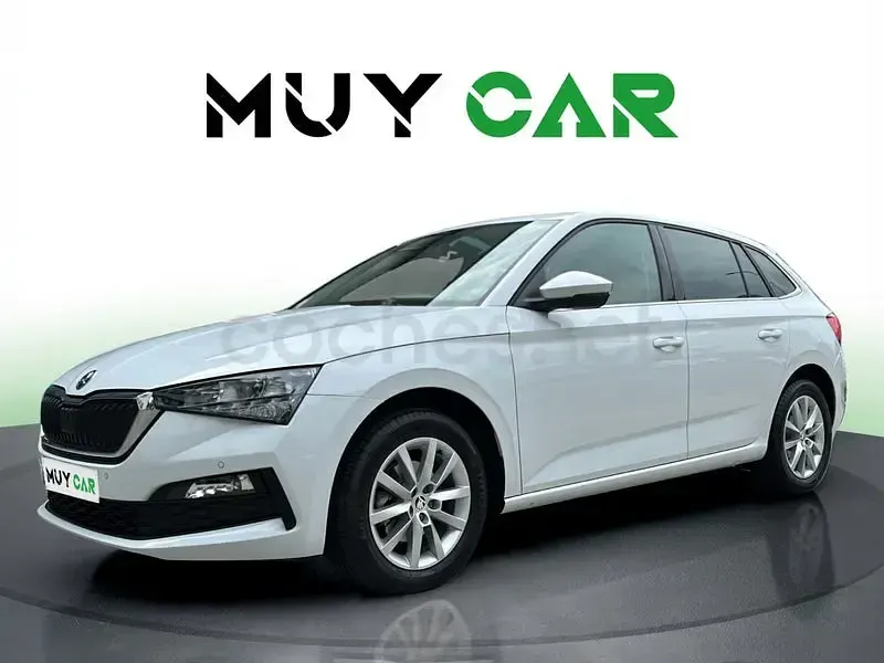 Usado Skoda Scala 110 CV (80 kW) 2022 Blanco Utilitario