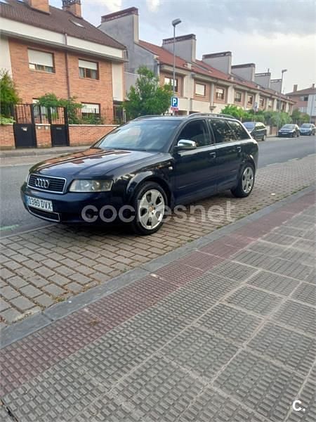 Negro Usado 2001 Audi A4 Familiar | 4000 € (Precio justo) - Imagen 1/4