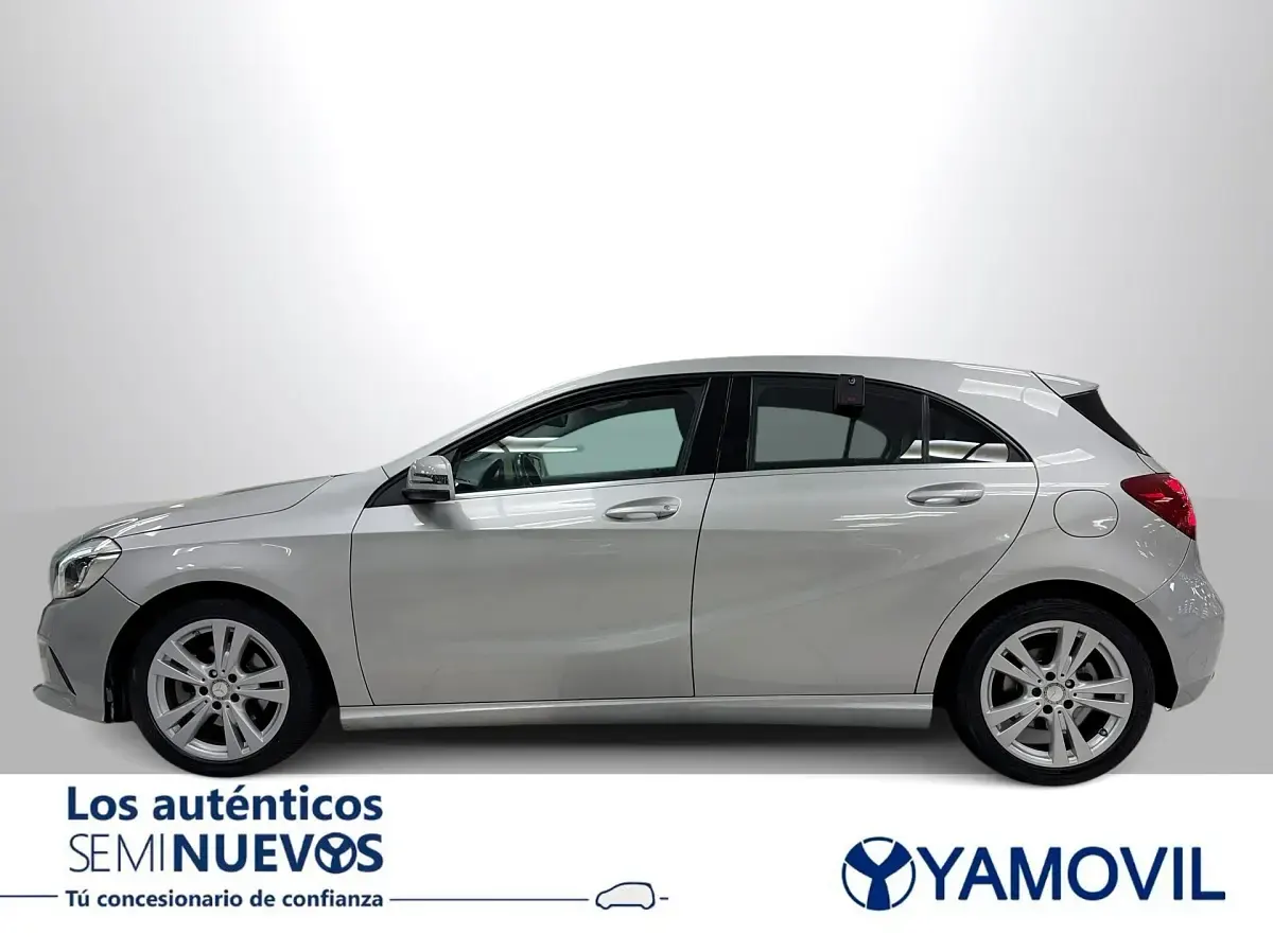Usado Mercedes A180 Urban 122 HP (89 kW) 2016 Cinzento Sedan