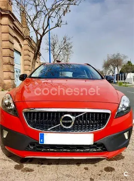 Usado Volvo V40 CC Momentum 150 CV (110 kW) 2017 Rojo Familiar
