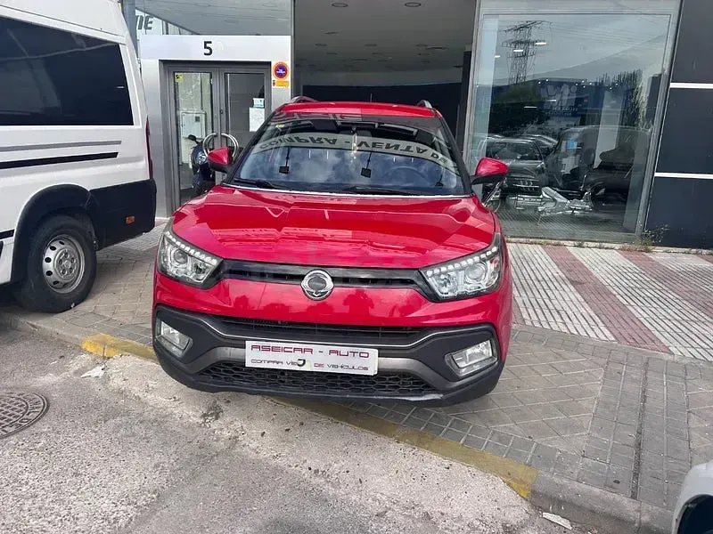 Usado SsangYong XLV Limited 115 CV (84 kW) 2016 Rojo SUV