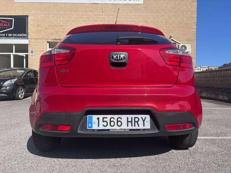 Usado Kia Rio 86 CV (63 kW) 2013 Burdeos Utilitario