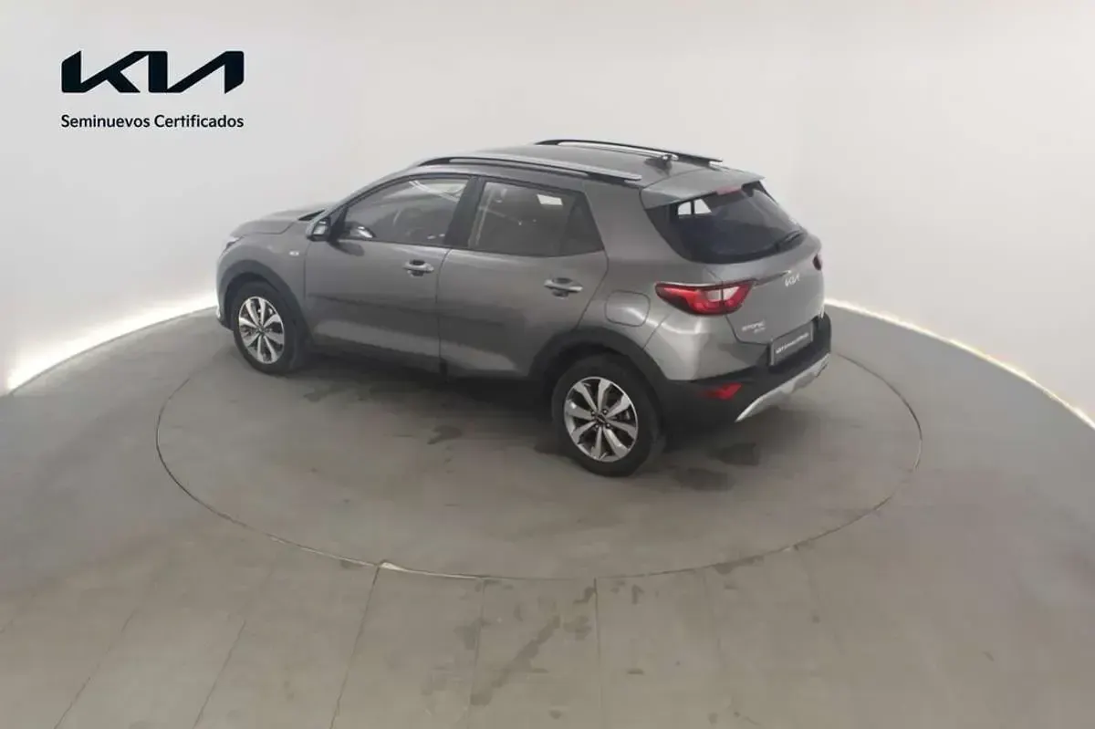 Usado Kia Stonic 101 HP (74 kW) 2025 Cinzento SUV