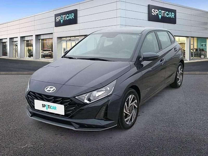 Gris Usado 2024 Hyundai i20 Berlina | 16.900 € (Precio justo) - Imagen 1/4