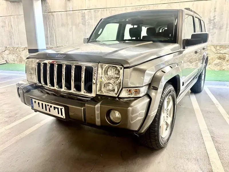 Usado Jeep Commander Overland 218 CV (160 kW) 2009 Gris / plata SUV