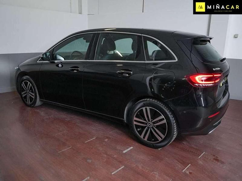 Usado Mercedes B250e 218 CV (160 kW) 2022 Negro Monovolumen