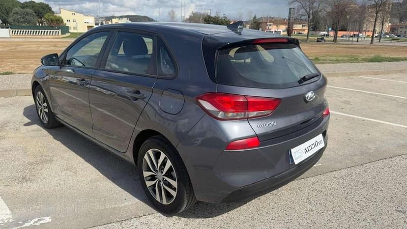 Usado Hyundai i30 116 CV (85 kW) 2019 Gris Utilitario