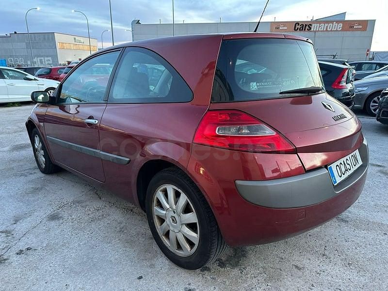Usado Renault Mégane II 105 CV (77 kW) 2008 Rojo Berlina