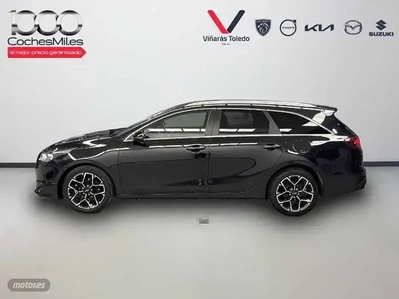 Usado Kia Ceed Sportswagon Style 100 CV (73 kW) 2025 Negro Familiar