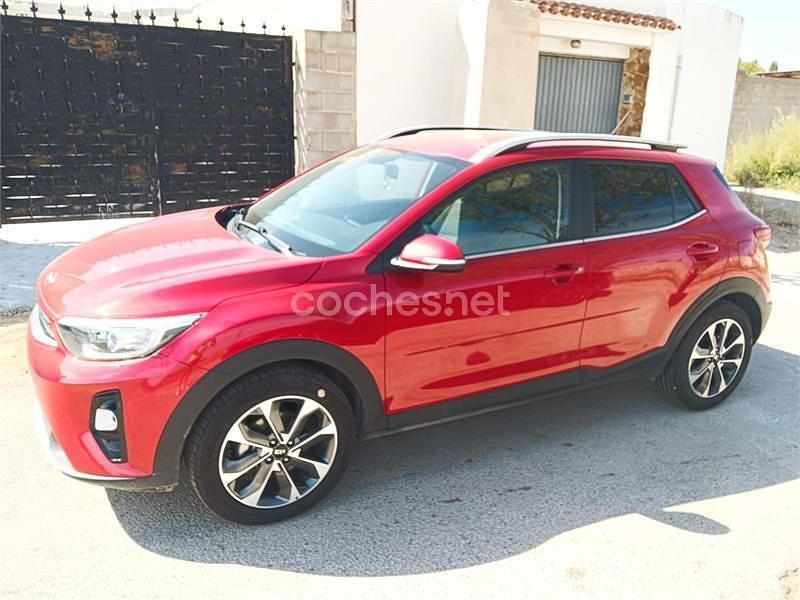 Usado Kia Stonic 120 CV (88 kW) 2018 Granate SUV