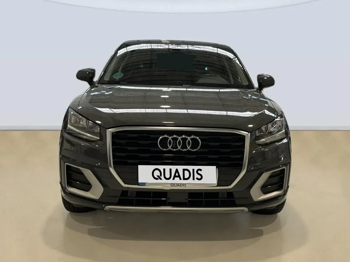 Usado Audi Q2 Design 116 CV (85 kW) 2020 Gris SUV