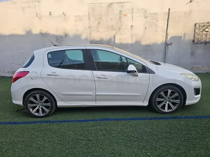 Usado Peugeot 308 Allure 156 CV (114 kW) 2011 Blanco Berlina
