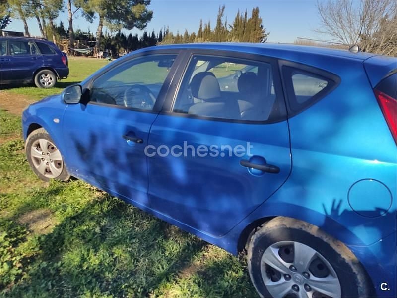Usado Hyundai i30 Comfort 109 CV (80 kW) 2010 Azul Berlina