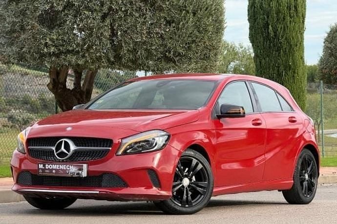 Usado Mercedes A180 122 CV (89 kW) 2017 Rojo Berlina