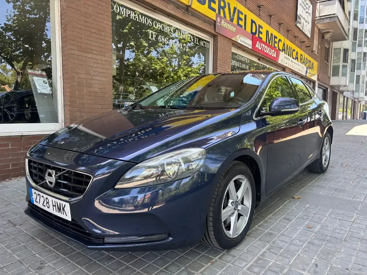 Usado Volvo V40 Momentum 150 CV (110 kW) 2012 Azul Utilitario