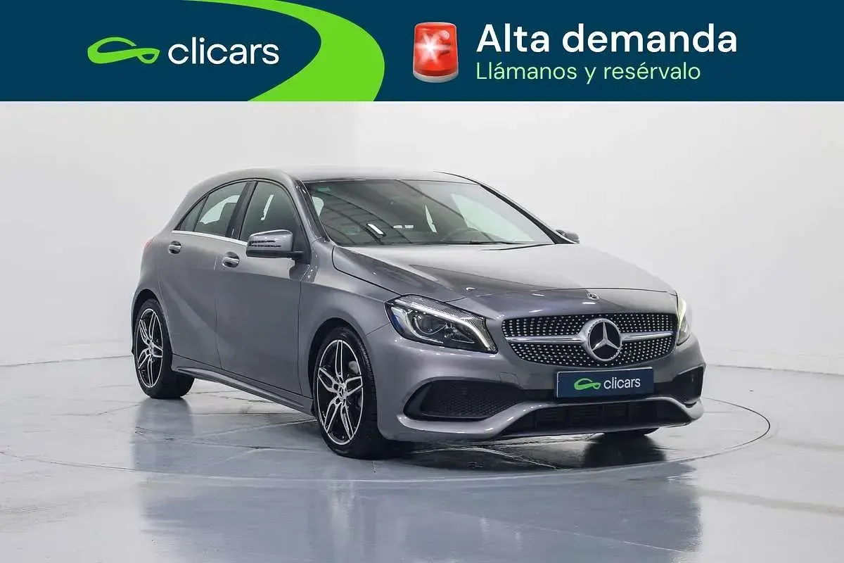 Usado Mercedes A180 122 CV (89 kW) 2017 Gris Utilitario