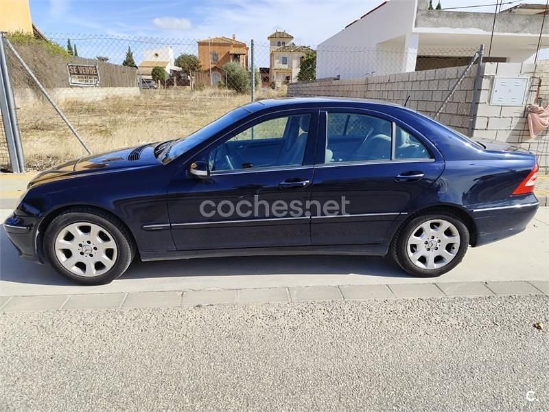 Usado Mercedes C200 Classic 163 CV (119 kW) 2004 Azul Berlina