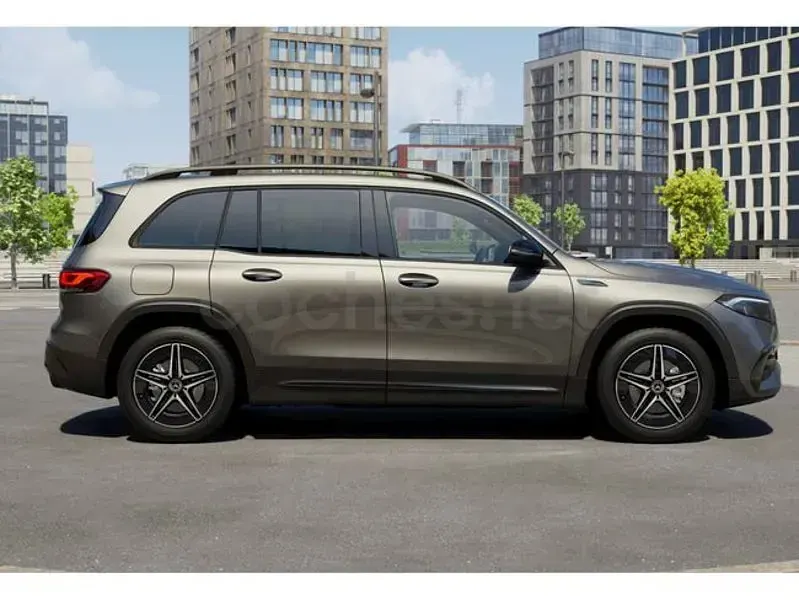Usado Mercedes EQB300 AMG line 167 kW (228 CV) 2022 Mountaingrau  met. SUV
