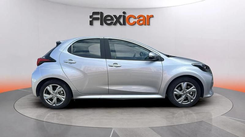 Usado Toyota Yaris Hybrid Active 116 CV (85 kW) 2024 Gris Utilitario