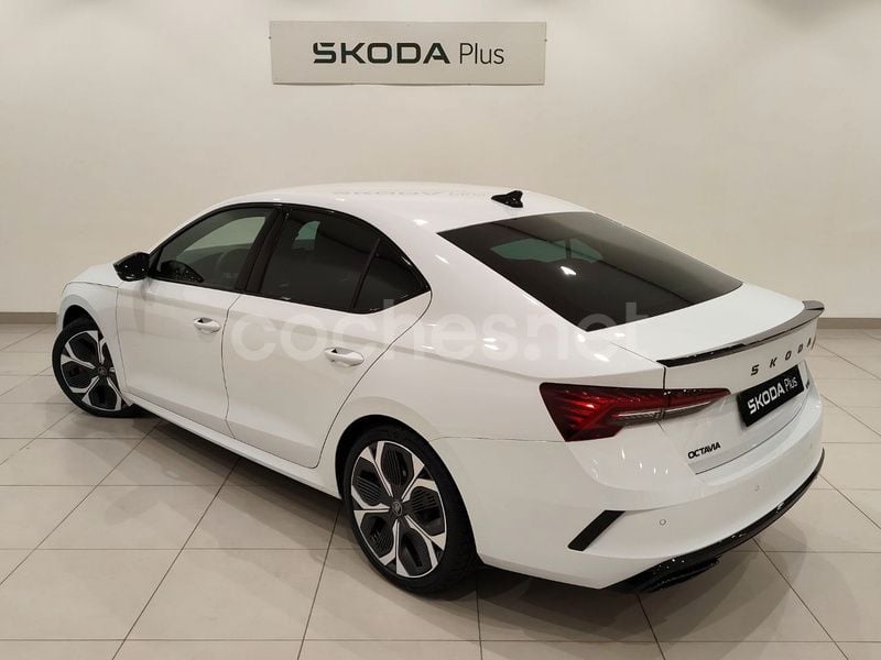 Usado Skoda Octavia RS 265 CV (194 kW) 2025 Blanco Berlina