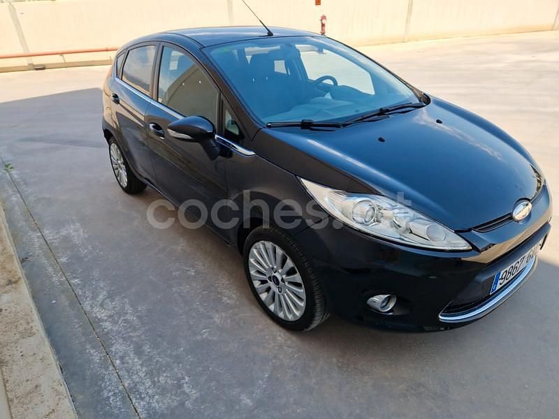 Negro Usado 2010 Ford Fiesta Titanium Utilitario | 5500 € (Buen precio) - Imagen 1/4