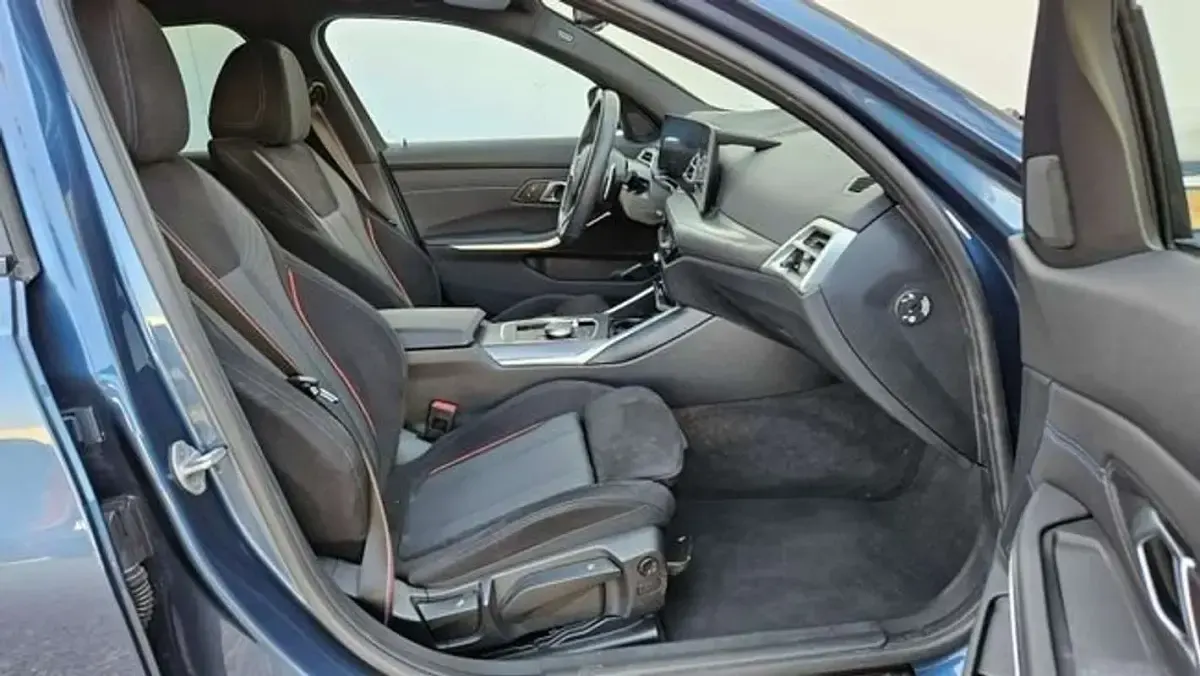 Usado BMW 330e M Sport 292 CV (214 kW) 2025 Azul Familiar