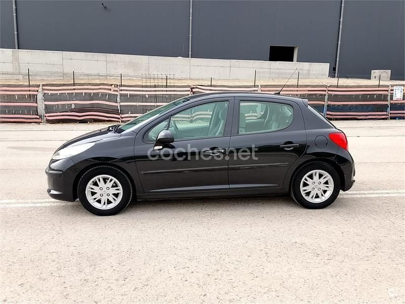 Usado Peugeot 207 90 CV (66 kW) 2007 Negro Berlina