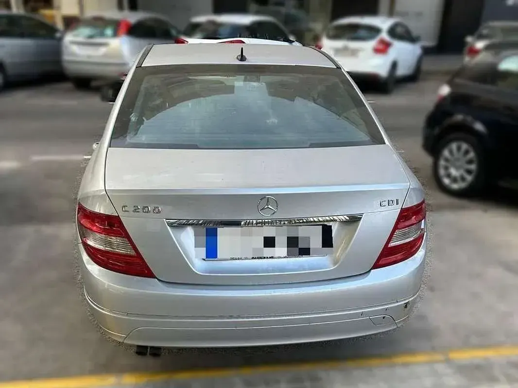 Usado Mercedes C200 Elegance 136 CV (100 kW) 2008 Gris Berlina