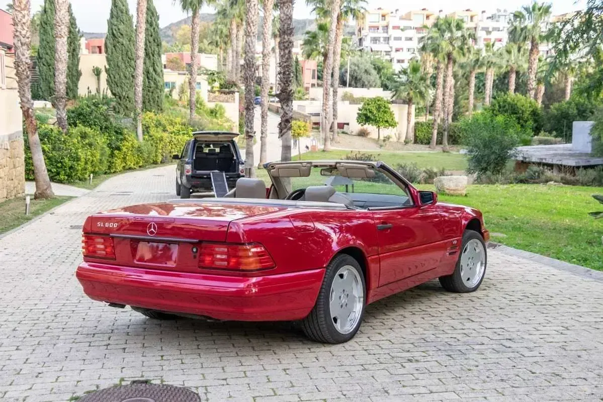 Usado Mercedes SL600 393 CV (289 kW) 1997 Rojo Coupe