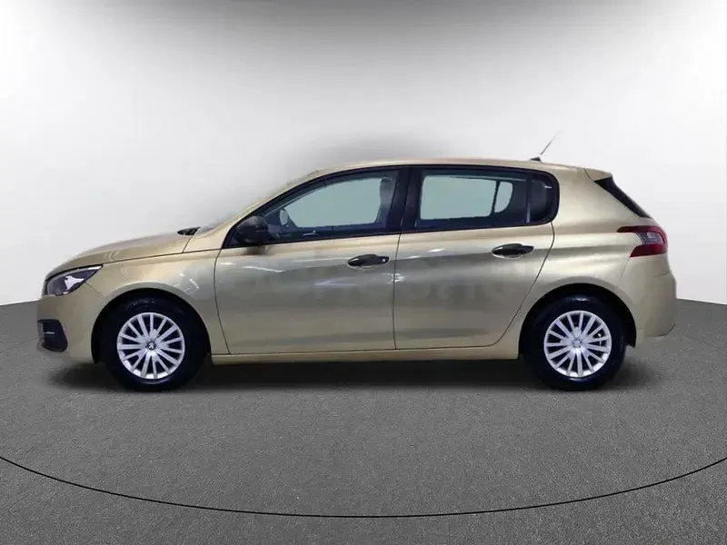 Usado Peugeot 308 Access 100 CV (73 kW) 2018 Beige Berlina