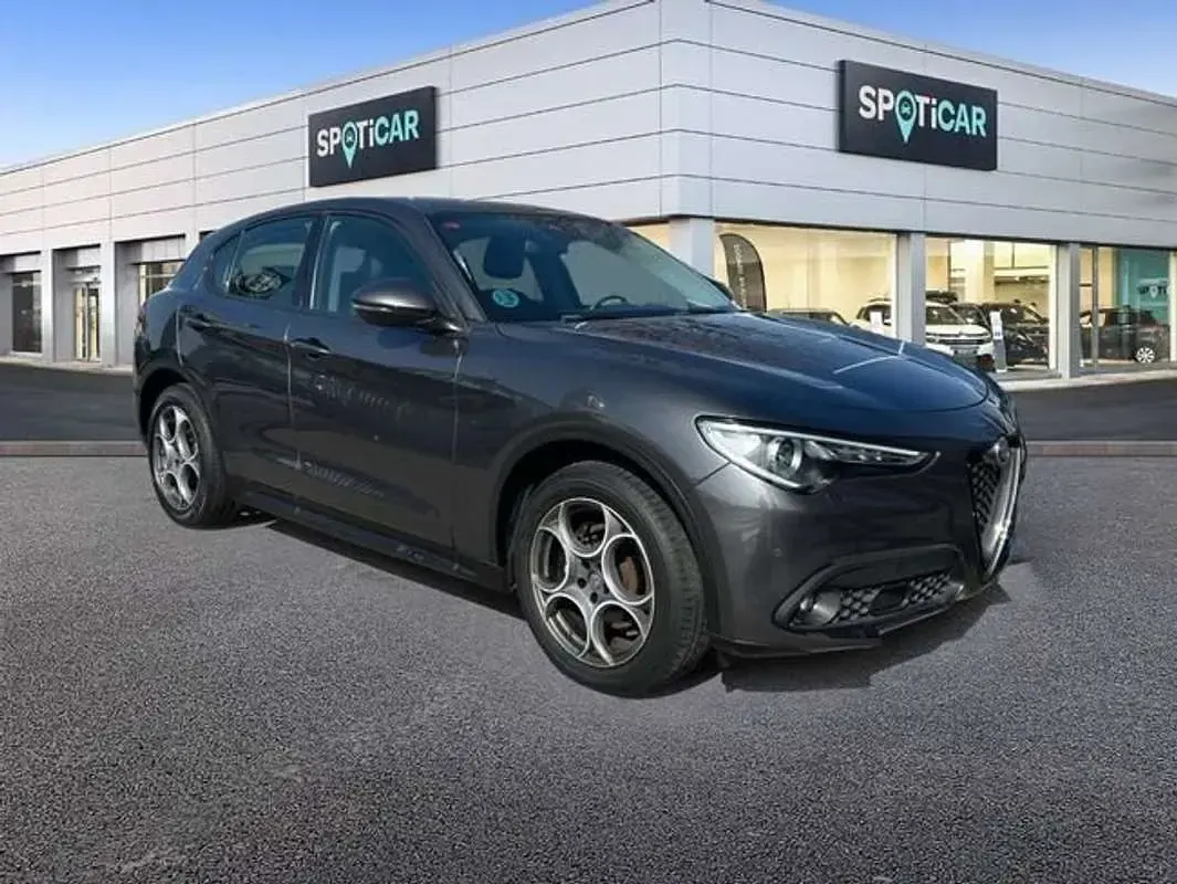 Usado Alfa Romeo Stelvio Sprint 190 CV (139 kW) 2021 Gris SUV