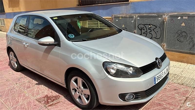 Usado VW Golf VII Advance 105 CV (77 kW) 2012 Gris / plata Berlina