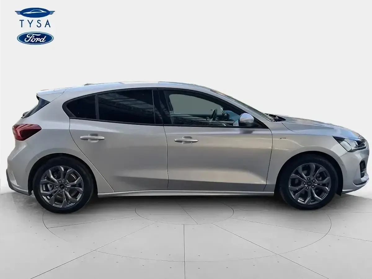 Używany Ford Focus ST-Line 155 KM (114 kW) 2024 Szary Sedan/Limuzyna