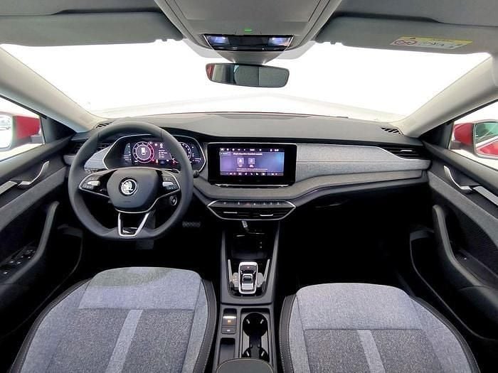 Usado Skoda Octavia 150 CV (110 kW) 2025 Rojo Familiar