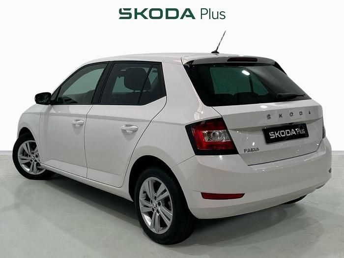 Usado Skoda Fabia Ambition 95 CV (69 kW) 2021 Blanco
