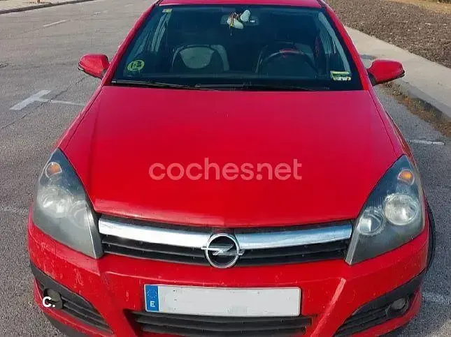 Usado Opel Astra Cosmo 100 CV (73 kW) 2005 Rojo Berlina