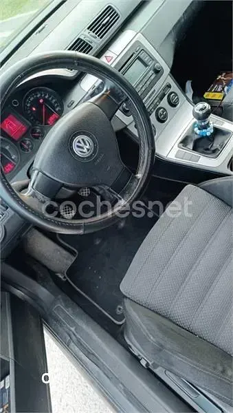 Usado VW Passat Sportline 140 CV (102 kW) 2006 Gris / plata Berlina
