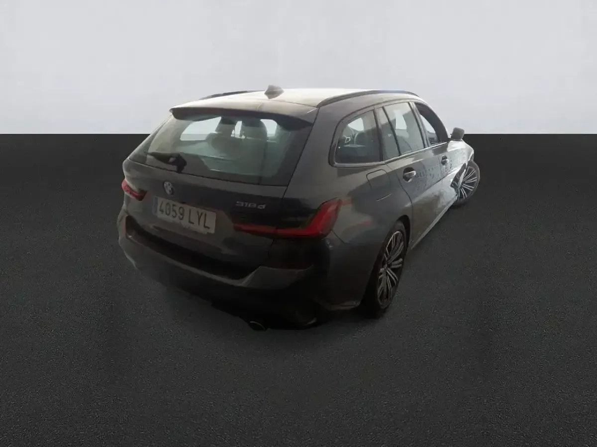 Usado BMW 318 Shadowline 150 CV (110 kW) 2022 Gris Familiar