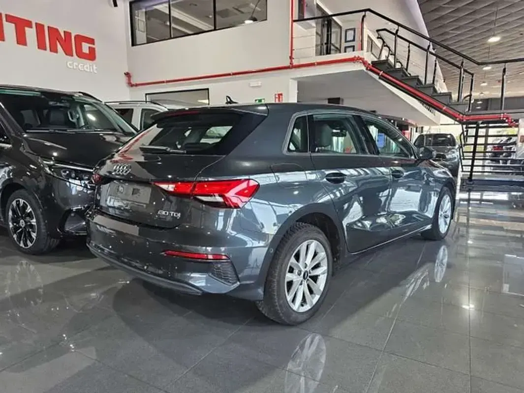 Usado Audi A3 Sportback 116 CV (85 kW) 2021 Negro Utilitario