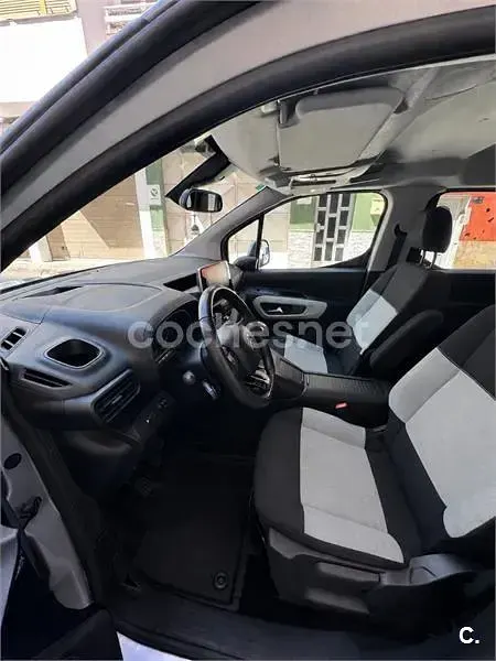 Usado Citroën e-Berlingo Shine 102 CV (75 kW) 2021 Gris / plata Monovolumen
