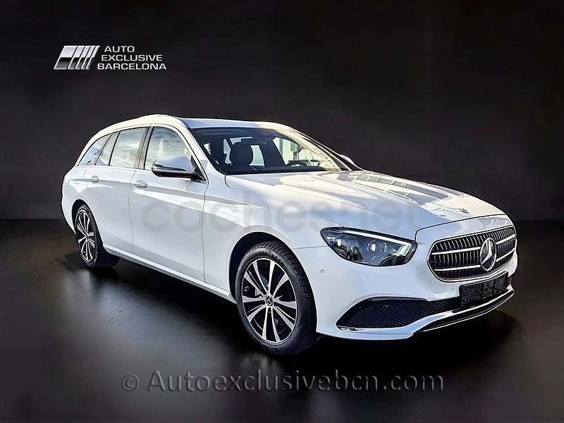 Usado Mercedes E300 320 CV (235 kW) 2021 Blanco Familiar